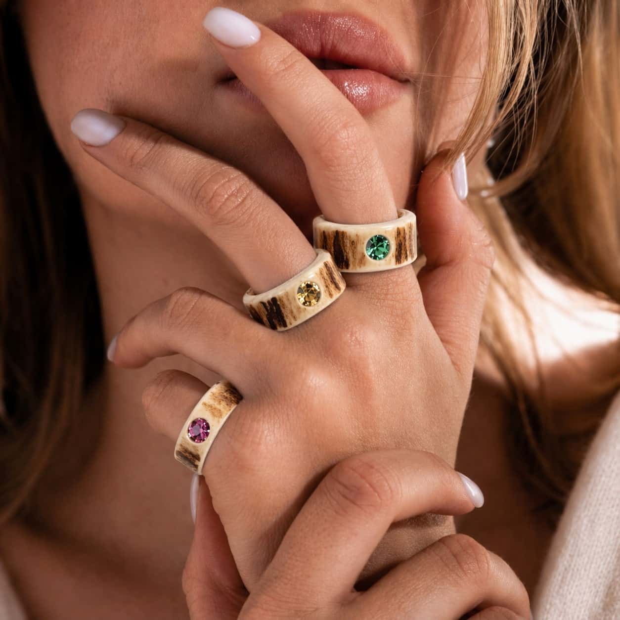 Frau mit Hirschhornring 2